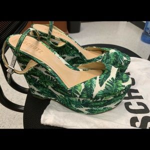 - Shutz wedge Patricia banana leaf sandal